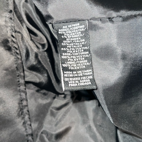 Beautiful fluffy holiday dresss. Size 4 - Picture 6 of 6